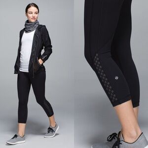 Lululemon • Black Run Inspire Crop II Reflective Legging Sz 6 Moisture Wicking
